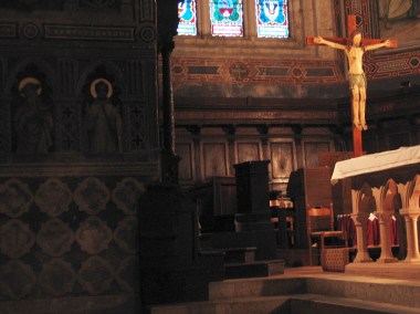 Then we climbed up to the Cathedral Gardens and checked out the Duomo, which the Lonely Planet Guide describes as "a plain beast with a fine 12th century stained-glass window, a fresco attributed to Bernardino Pinturicchio and not much else." Vero.