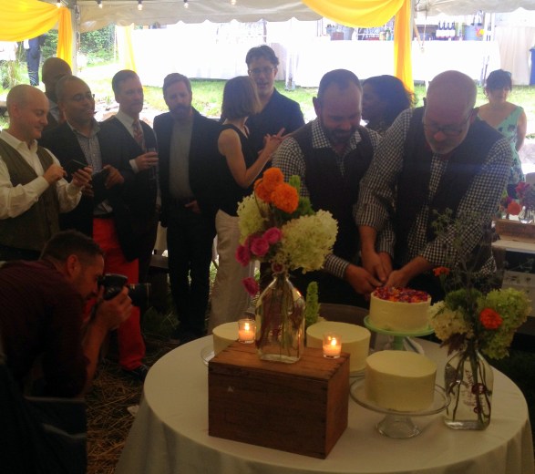 cutting the cake (#photo-op)