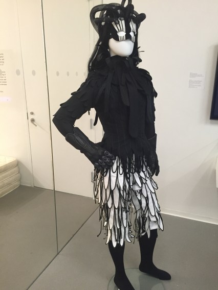 1-8 ofili opera costume