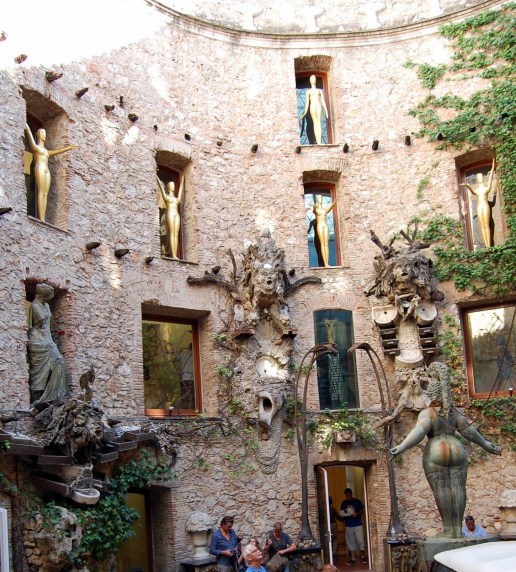 9-16 dali museum courtyard