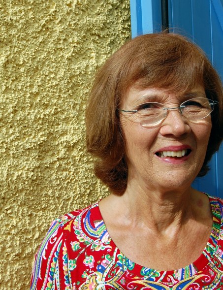 9-16 laurene laughing